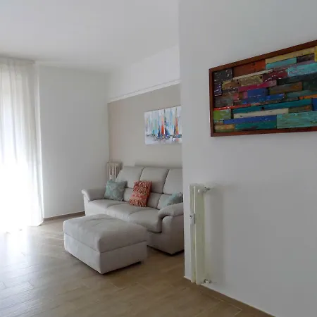 77 Apartment *